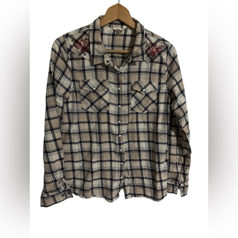 White Crow Women Western Shirt Med Plaid Embroidered Floral Rodeo pearl button